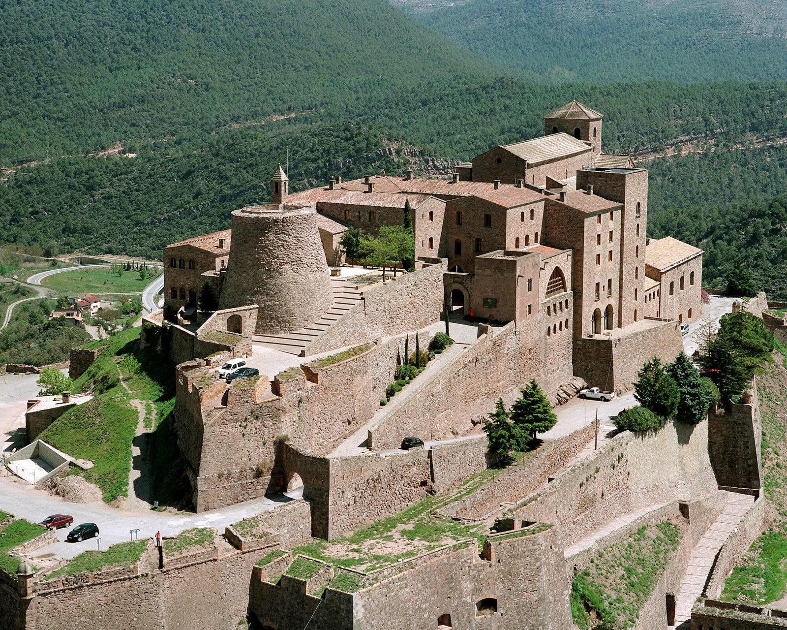 Transfer Barcelona to Cardona – medieval castle view